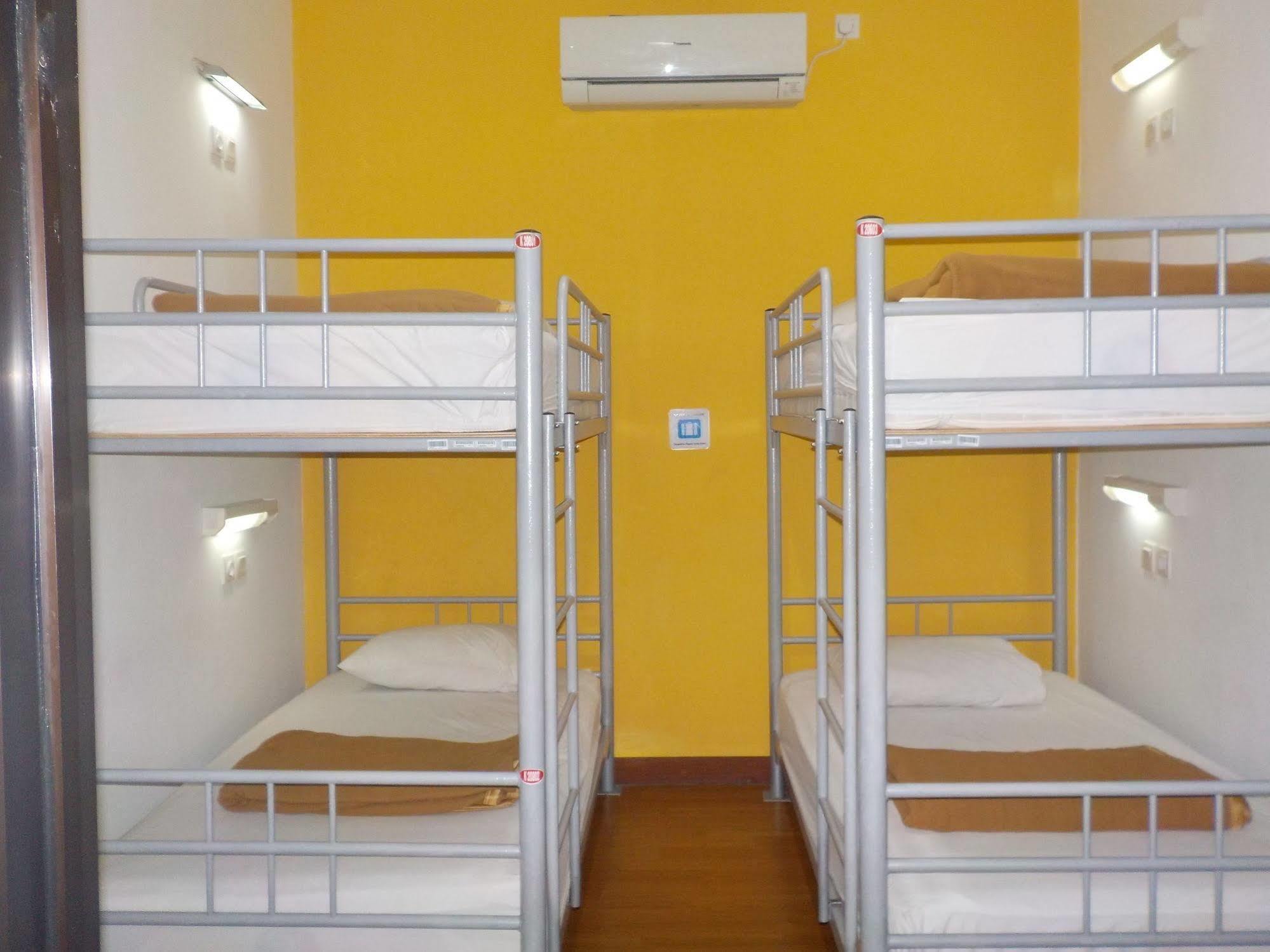 Cx Hostel Kuta Raya エクステリア 写真