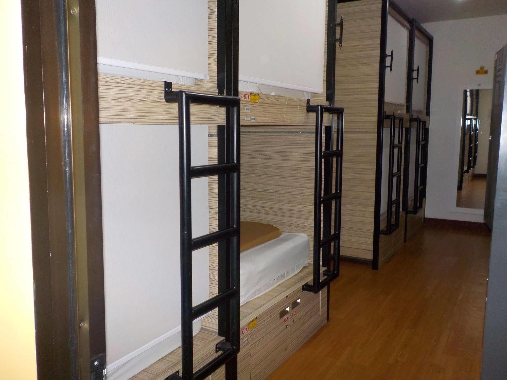 Cx Hostel Kuta Raya エクステリア 写真