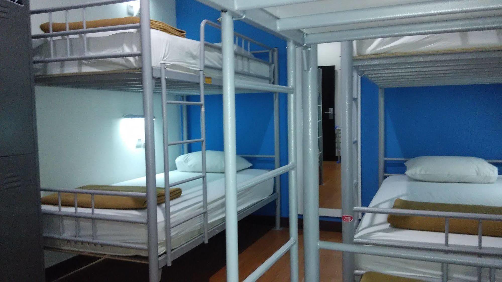 Cx Hostel Kuta Raya エクステリア 写真