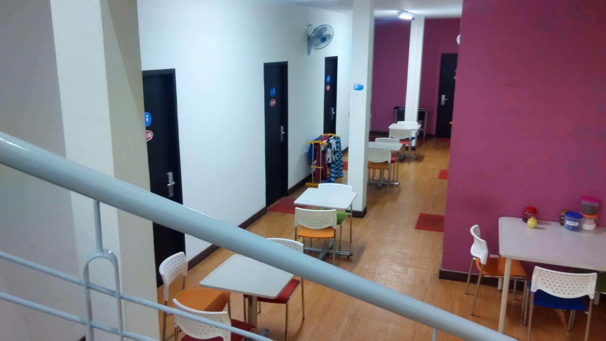Cx Hostel Kuta Raya エクステリア 写真