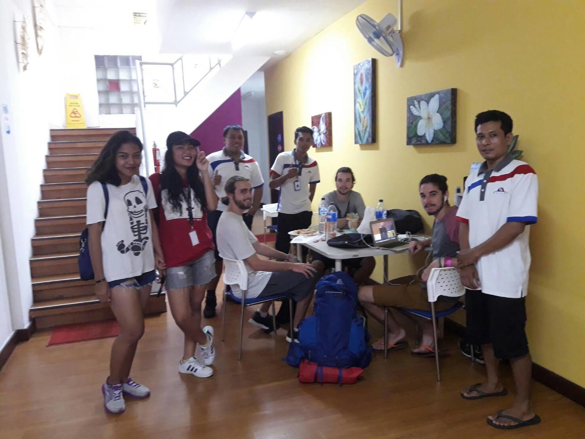 Cx Hostel Kuta Raya エクステリア 写真