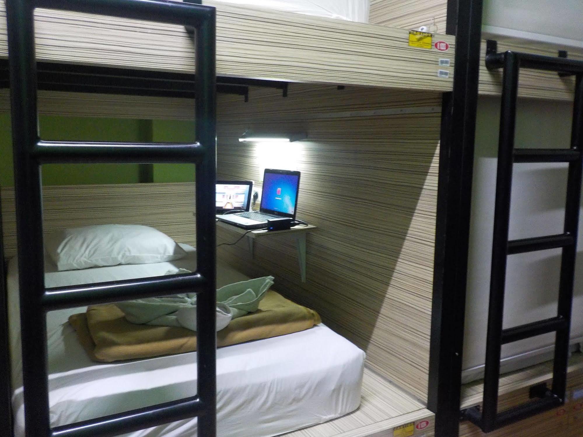 Cx Hostel Kuta Raya エクステリア 写真