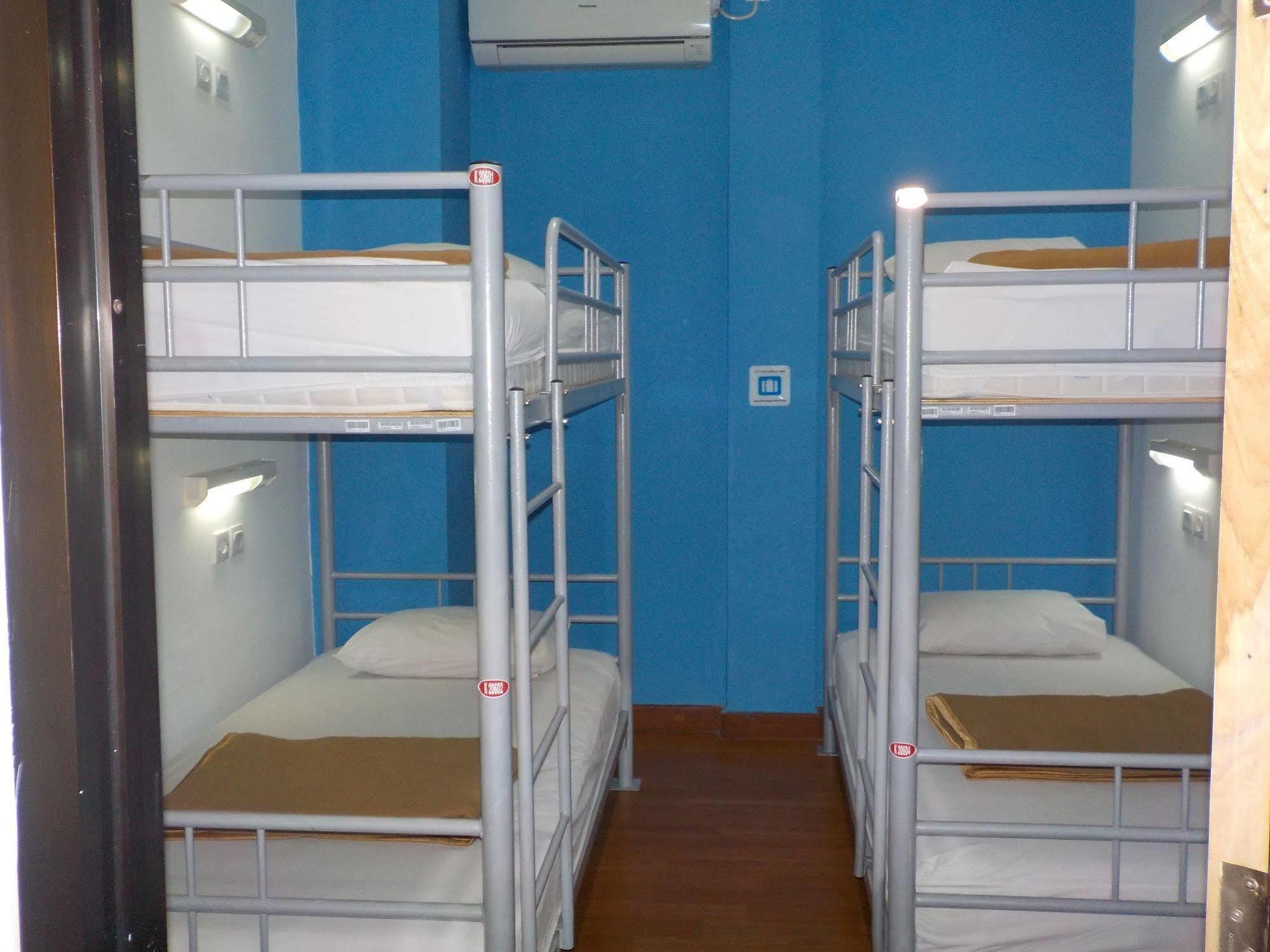 Cx Hostel Kuta Raya エクステリア 写真