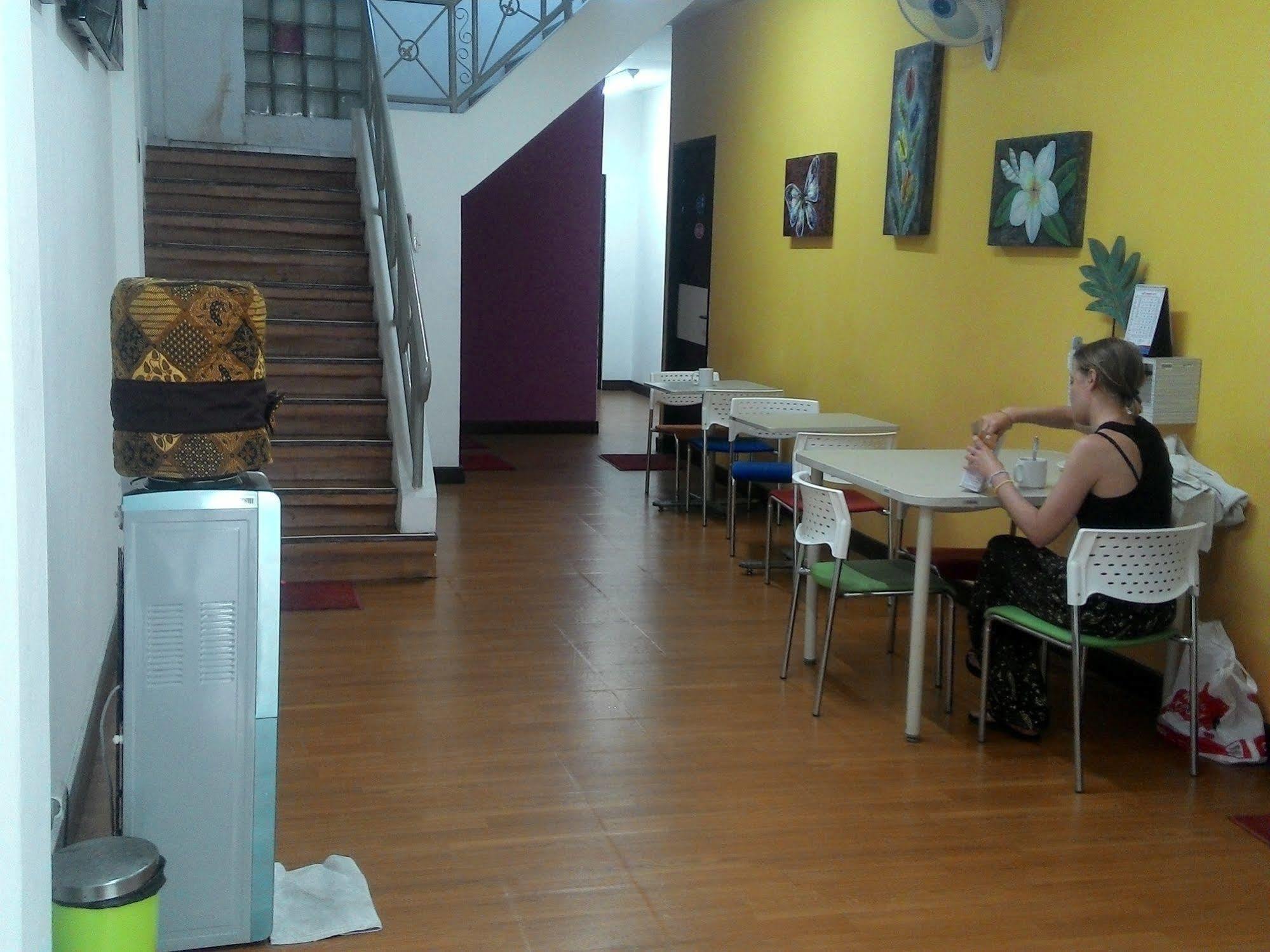 Cx Hostel Kuta Raya エクステリア 写真